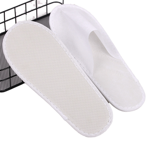 Chaussons d'hôtel jetables non tissés blancs, doux et confortables, pour spa - Product Image 1