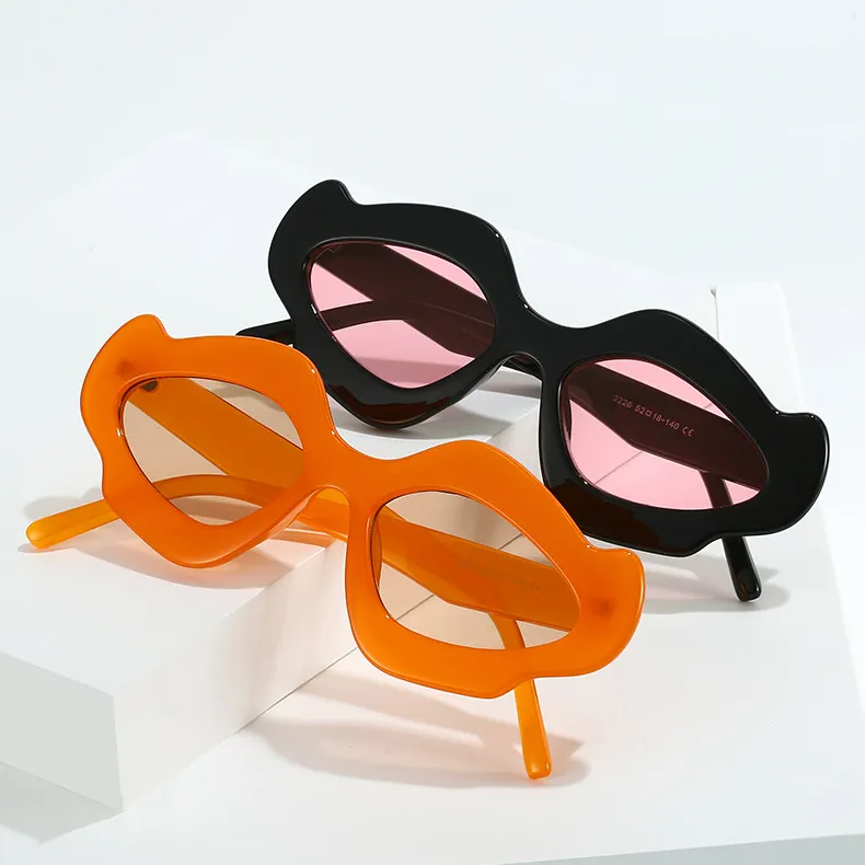 Bayan için 2226 moda komik güneş gözlüğü 2024 düzensiz kişilik parti gözlüğü güneş gözlüğü