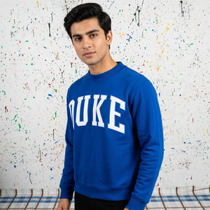 Sudadera Duke Royal Blue con cuello alto, 100% algodón, apliques blancos bordados, cuello ancho, hilos finos. - Product Image 1