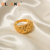SLUCKYJIU Maßgefertigter Schmuckhersteller Wasserdichte Hypoallergene 18k Gold Edelstahl CZ Unregelmäßige Gehämmerte Ringe für Frauen