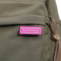 Broche en émail avec inscription courte et humoristique : « S'il vous plaît, ne me frappez pas, je ne sais pas comment fonctionne l'assurance » – Badge pour sac à dos, cadeau