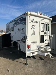 In Stock High Performance Pickup Camper Truck Camper Cheap Price Factory Direct Sales Touring Caravan Travel Trailers Truck - Product Image 2