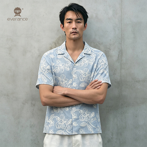 <span class=keywords><strong>Chemise</strong></span> botanique pour <span class=keywords><strong>homme</strong></span> 80% polyester 20% coton, motif lignes artistiques bleu crème, style cubain pour les vacances - Product Image 1