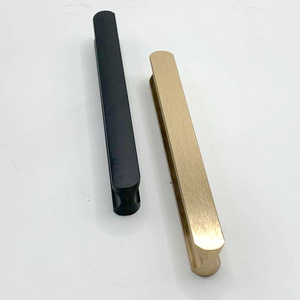 มือจับตู้อลูมิเนียมอัลลอยด์ K141B ดีไซน์มินิมอล ทนทาน สำหรับบานประตูตู้และเฟอร์นิเจอร์ - Product Image 3