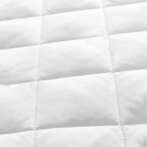 Protège-matelas imperméable matelassé en polyester Couvre-matelas double ajusté avec coussin imperméable de style uni matelassé - Product Image 1