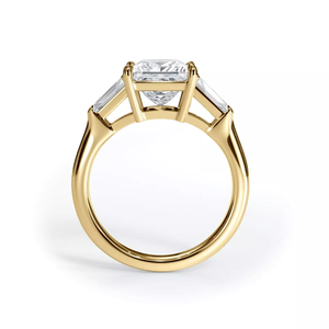Anillo de Compromiso con Diamante de Corte Princesa de 2 Quilates con Piedras Laterales en Forma de Baguette, Oro Amarillo de 14K, Certificado IGI, Joyería Clásica para Mujer - Product Image 3