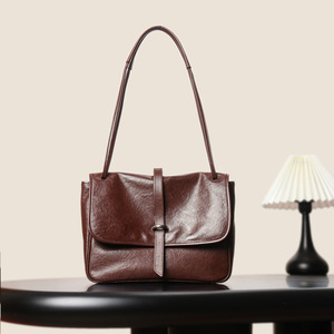 Sac fourre-tout bandoulière en cuir de vachette vintage fait main, imperméable, pour femme, avec fermeture personnalisée, véritable et tendance - Product Image 4
