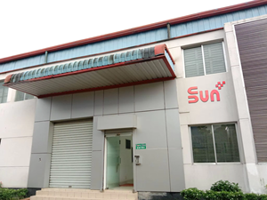 Quality Ready Ship Full Black Bifacial PV <b>Panels</b> OEM 580W 23.4% Efficiency Anodized Aluminum Frame Tempered Glass Front - Product Image 4