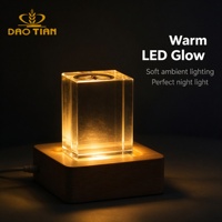 Cube de cristal personnalisé avec gravure photo, base en bois avec lumière LED USB, lampe de nuit en cristal 3D, presse-papiers, cadeau en gros