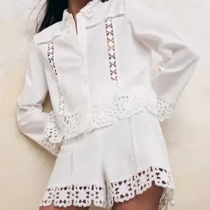 2023 Sommer Damen süße anzüge 2-teiliges Set weiß Spitzenhemden Oberteile und Shorts weibliche Mode Straße zweiteilige Kleidung
