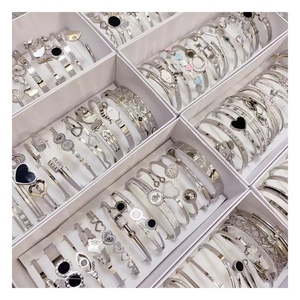 Bracciale da donna in acciaio inossidabile 2026, all'ingrosso, alla moda, in titanio e zirconi, bracciale di lusso misto in acciaio pesante - Product Image 2