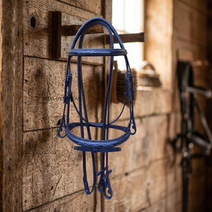 Brida de salto para caballos NIDA Equine de cuero vegetal teñido en tambor de alta calidad - COB-FULL con costuras elegantes blancas - Productos al por mayor - Product Image 1