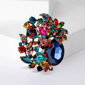 WAKYME Broche de Luxo Vintage em Liga Dourada com Cristais Coloridos e Strass em Formato de Flor para Presente e Vestido de Festa - Product Image 4