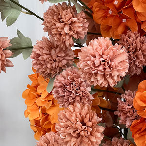 Boule de fleurs artificielles en soie réaliste sur le thème de l'automne, avec des hortensias oranges, pour la décoration de mariage en plein air - Product Image 4