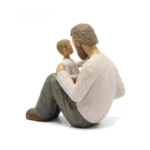 Résine peinte à la main père fils Sculpture astucieuse décoration de la maison ornement nouveau-né bébé première célébration grand-mère grand-père - Product Image 3