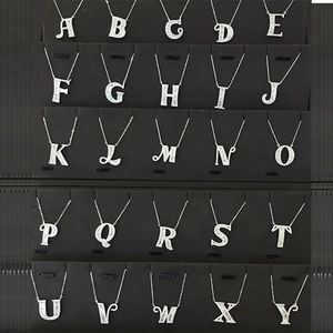 Xinfly Collier Pendentif Initial en Or Massif 18 carats avec Diamant Naturel et Émeraude, 26 Lettres, Style Religieux, Chaîne à Maillons, pour Fêtes - Product Image 2