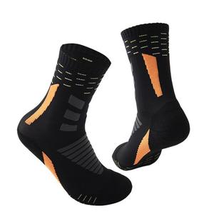 Athletic Socks Thickened Sweat Absorbent Non Slip Basketball Men Women Sports Socks Color Blocking Nylon Fabric - Product Image 2