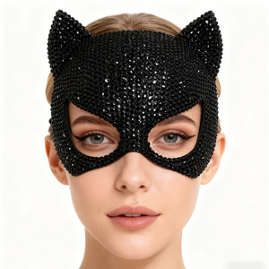 Masque de chat en strass noir et blanc, demi-visage, accessoire de fête costumée pour femmes, style mignon, en plastique - Product Image 3