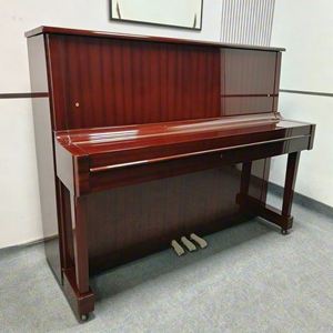 Piano Vertical Yamaha W108BS de 88 Teclas Contrapesadas, Teclado de Madera Sólida, Estilo Clásico, Montaje en Suelo, Caoba W108 - Product Image 2