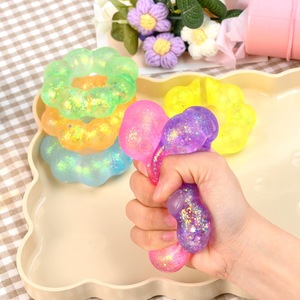 Pulsera Sensorial Antiestrés de Donut con Flores Brillantes, Juguete Blandito TPR Elástico para Apretar y Aliviar el Estrés - Product Image 2