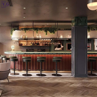 Bar moderne personnalisé pour restaurant, design en bois cannelé avec comptoir en Corian noir