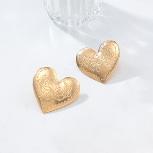 Bijoux fantaisie, boucles d'oreilles en alliage, design froid, boucles d'oreilles en forme de cœur dorées, boucles d'oreilles punk dorées pour la Saint-Valentin - Product Image 4