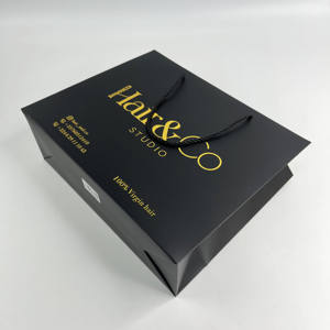 Sacs shopping en papier noir personnalisés avec estampage à chaud doré - Emballage de luxe pour extensions de cheveux et salons de beauté - Product Image 3