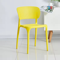 Chaises de café en plastique creux robustes YJ Furniture, ergonomiques, minimalistes, empilables, pour restaurants et salles à manger
