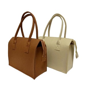 Nuova <span class=keywords><strong>Borsa</strong></span> <span class=keywords><strong>in</strong></span> <span class=keywords><strong>Feltro</strong></span> con Manico <span class=keywords><strong>in</strong></span> Legno, Coperchio e Interno <span class=keywords><strong>in</strong></span> <span class=keywords><strong>Feltro</strong></span>, Ideale come <span class=keywords><strong>Borsa</strong></span> Regalo per Trasportare Articoli da Ufficio - Product Image 3