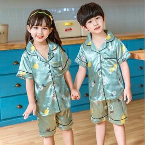 Conjunto de <span class=keywords><strong>pijama</strong></span> de verano para niños y niñas, ropa de casa de manga corta con estampado de seda de hielo - Product Image 3