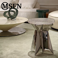 Table console géométrique moderne et transparente avec cadre en acier inoxydable poli et dessus en acrylique fini à la main pour les salons et les hôtels