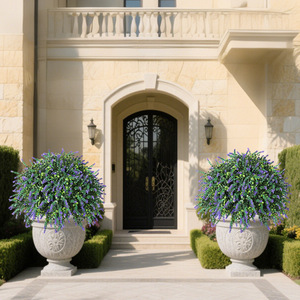 Ensemble de 2 arbres artificiels en cyprès en plastique pour extérieur/intérieur, avec piquets de fixation au sol, pour jardinières de véranda, 60 cm, résistants aux UV - Product Image 3
