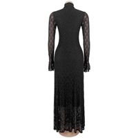 Robe longue plissée transparente à col montant et manches longues évasées, ornée de strass scintillants, pour soirée