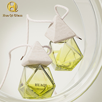 Bouteilles de parfum pour voiture de bonne qualité, forme carrée, suspendues, différentes couleurs