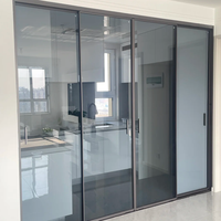 Porte coulissante en aluminium sur mesure avec double vitrage en verre trempé - Moderne, étanche, insonorisée, pour cuisine intérieure