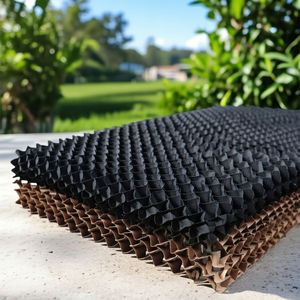 Panel de Refrigeración de Papel Kraft con Estructura de Panal para Granjas Ganaderas, Fibra de Alta Densidad que Aumenta la Absorción de Calor para Periodos de Calor Extremo - Product Image 1