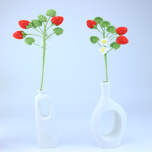Ramo de tulipán de fresa de ganchillo hecho a mano, exquisitas flores decorativas artificiales de punto para novia, mujer, regalo envolvente para siempre - Product Image 1