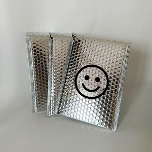 Sobre de correo de burbujas de 2 mil ecológico plateado personalizado, biodegradable para embalaje de ropa, entrega de regalo para envío de zapatos - Product Image 2