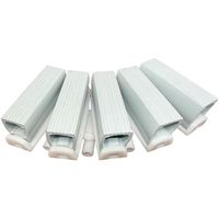 Chaîne à crampons flexible pour ligne d'embouteillage, en POM blanc premium résistant à l'usure et en TPE gris