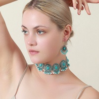 Parure de bijoux vintage ethnique incrustée de pierres turquoise, idéale pour les tenues quotidiennes et les soirées, collier et boucles d'oreilles pour femme