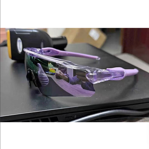 Gafas de sol fotocromáticas con montura morada para ciclismo, gafas de sol UV400 para correr, gafas deportivas ligeras a prueba de viento para mujeres y hombres - Product Image 1