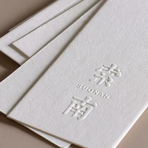 Tùy chỉnh sang trọng các tông treo <span class=keywords><strong>tag</strong></span> giấy tái chế giấy trắng dập nổi treo <span class=keywords><strong>tag</strong></span> với biểu tượng tùy chỉnh cho quần áo - Product Image 4