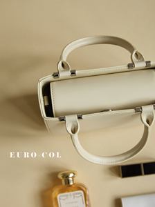 Sac à main structuré carré en cuir lisse avec poignée supérieure géométrique pour femme, collection Printemps/Été 2026, style chic urbain, sacoche à chaîne, personnalisation de logo en usine - Product Image 2