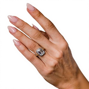 Anillo de Compromiso de Lujo en Oro de 14 Quilates con Diamante de Corte Esmeralda de 3.5 Gramos y Engaste de Garras, Joyería Fina Personalizada - Product Image 1