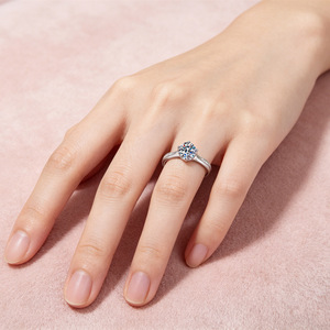 Bague Éternité Classique pour Femme, Personnalisée, à Quatre Griffes, en Argent Massif S925 Plaqué Rhodium, avec Moissanite 0.5CT - Product Image 2