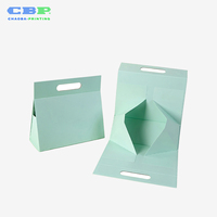 Boîte cadeau en carton personnalisée CBP avec poignée, design pliable, pour cosmétiques, vêtements, fleurs, vente en gros et au détail