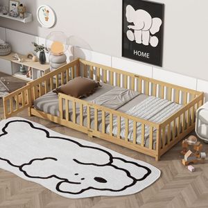 Lit bébé en bois massif avec barrières de sécurité et porte, couleur camel, pour chambre à coucher - Product Image 1