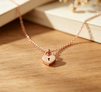 Collier pendentif en forme de cœur en acier inoxydable, chaîne minimaliste en forme de cœur, bijoux plaqués or 18 carats, cadeau pour femmes, Saint-Valentin