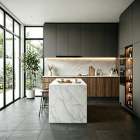 Meubles de cuisine sur mesure minimalistes pour toute la maison, éclairage LED, crédence en pierre, îlot de cuisine autoportant pour villa