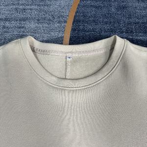 T-shirt a maniche corte in cotone 100% su misura per uomo in tinta unita, Casual con orlo Modulare e capospalla - Product Image 3